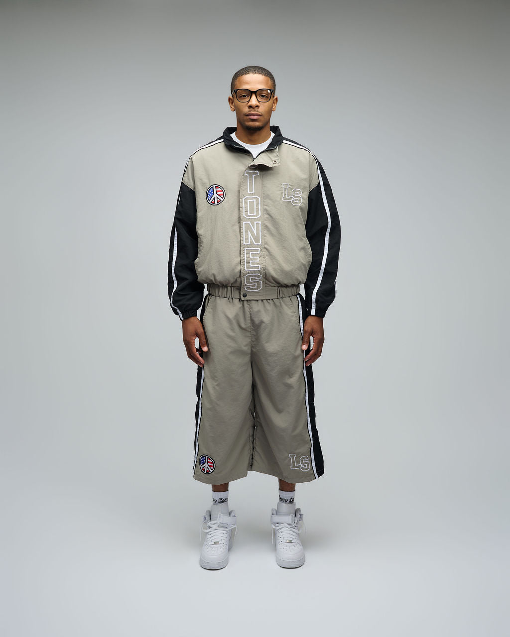 3/4 Nylon Peace Shorts - Black/Grey